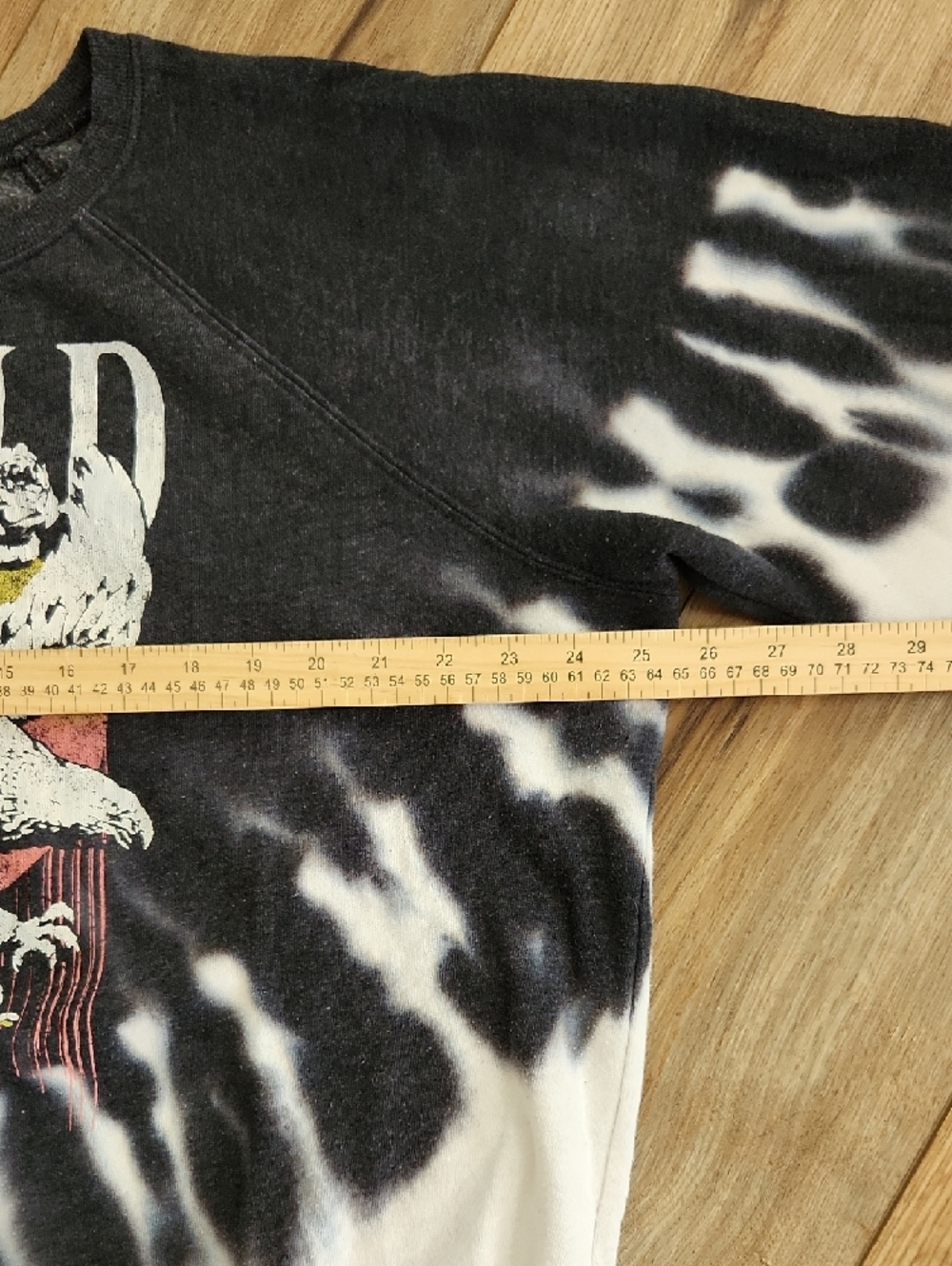 Torrid Black & White Tie-Dye Eagle World Tour Graphic Sweatshirt Size 2 - Picture 4 of 6